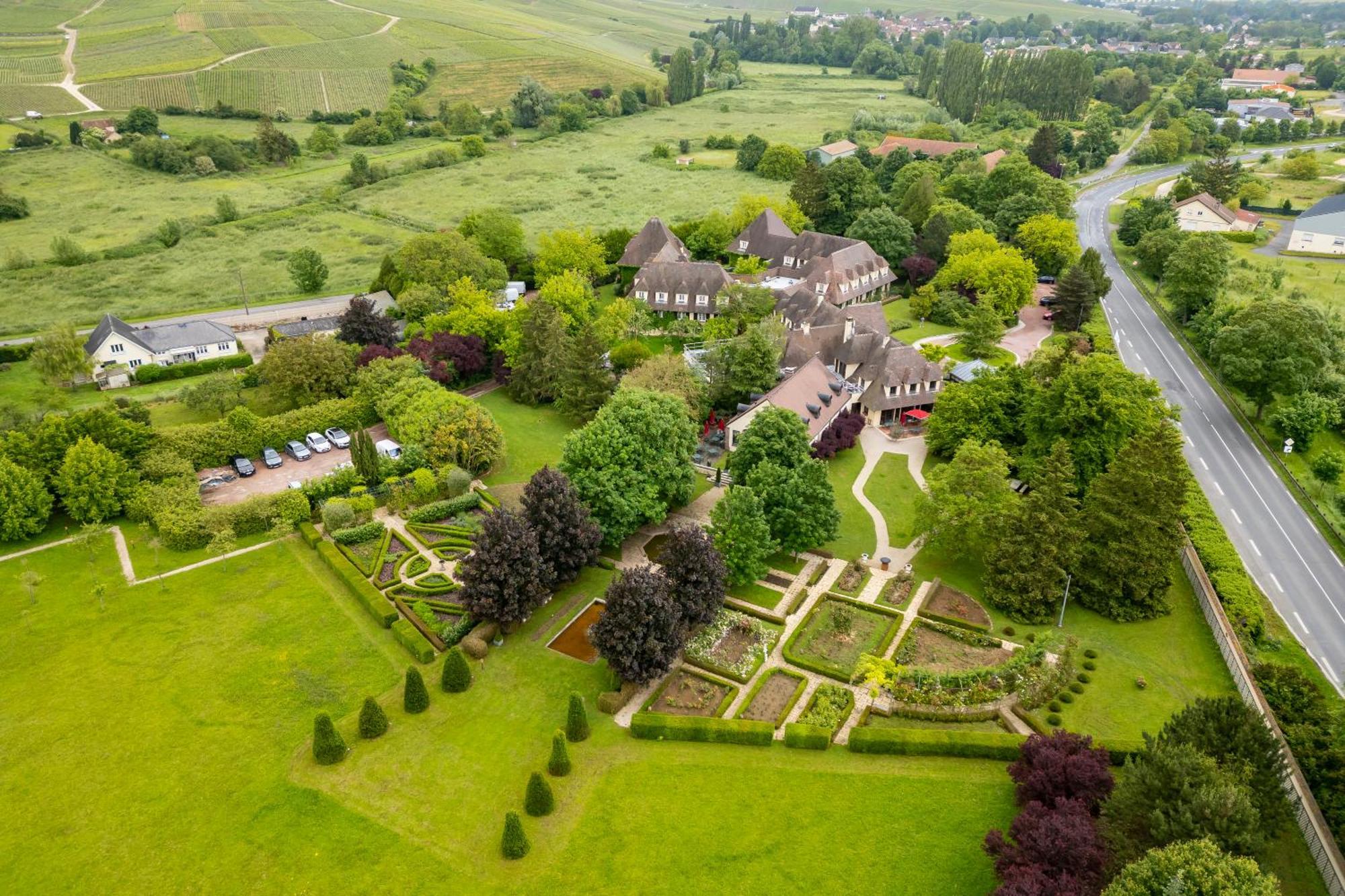 Hostellerie Briqueterie & Spa Champagne Vinay  Exterior photo